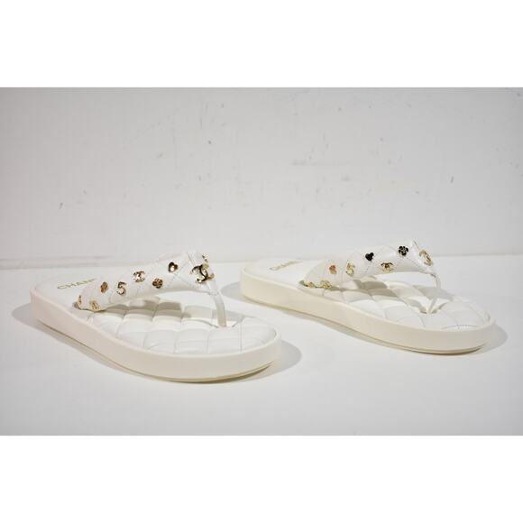 Chanel 23P White Quilted Charms Padded Pool Thong Logo Mule Slide Flat Sandal 35 - Picture 5 of 12